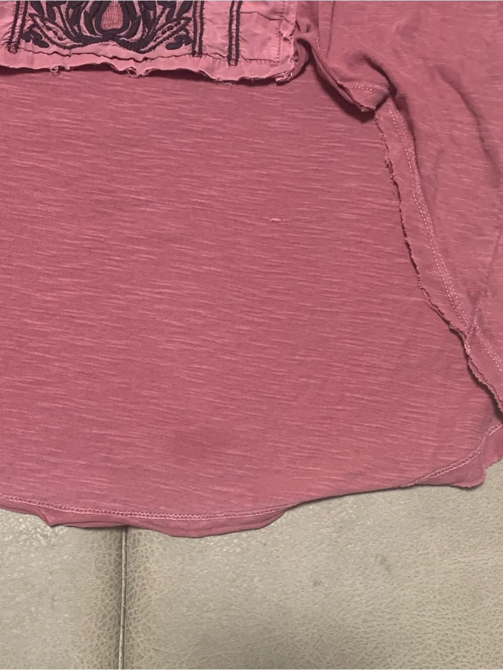 Vintage Free People Mauve Rose Embroidered Distressed Boho Hi Low Top Size XS